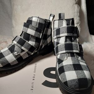 So buffalo check ankle boots 6.5